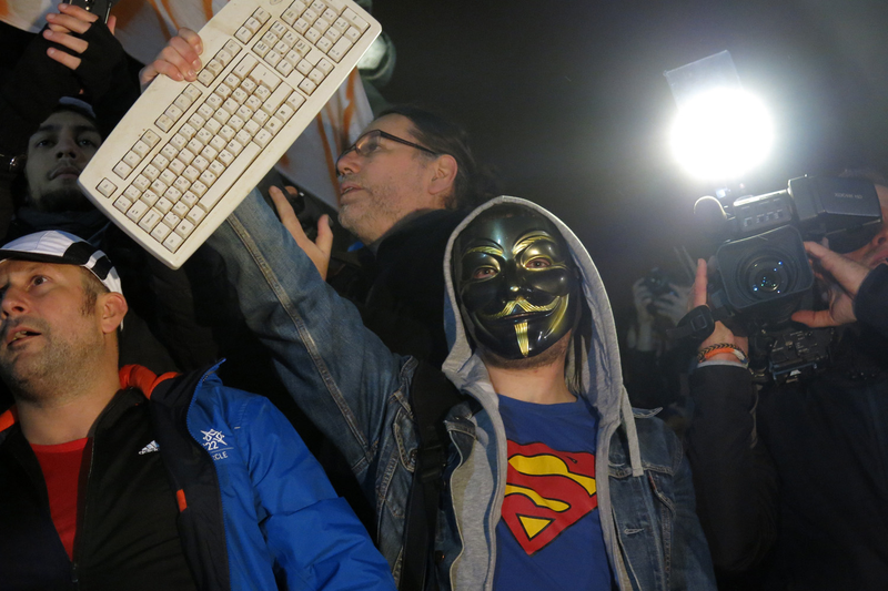 Illustration for article titled This Is How Hungarians Are Protesting Against Proposed Internet Tax